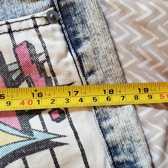 The Classic Comic Book Print Womens Denim Shorts sz M - Picture 8 of 9